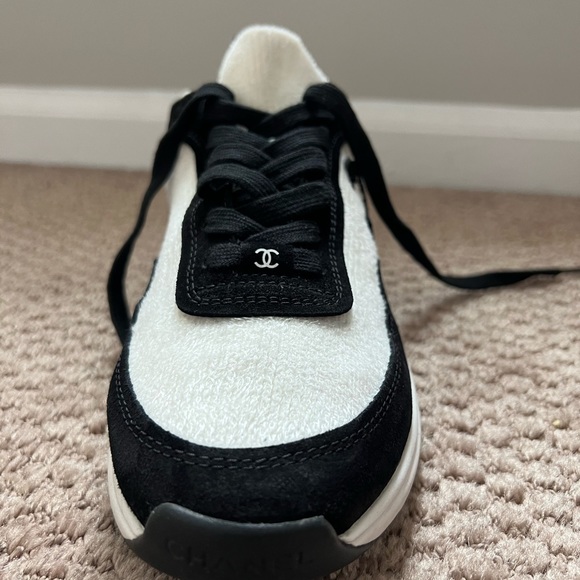 CHANEL SNEAKERS - Picture 3 of 7